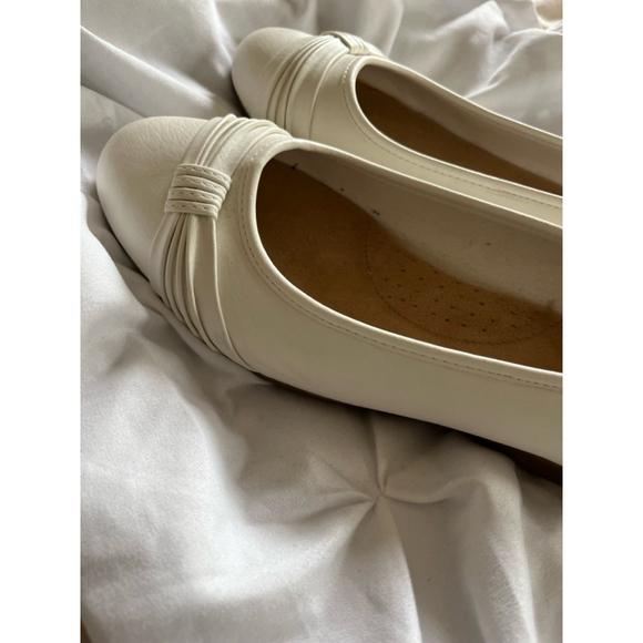 EUC Women's Croft & Barrow Flats Size 9.5W White - Picture 3 of 6